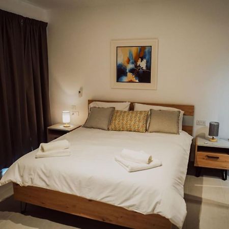 Apartamento 86 Spinola Bay San Julián Exterior foto