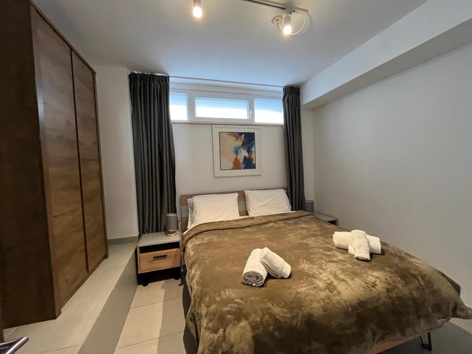 Apartamento 86 Spinola Bay San Julián Habitación foto